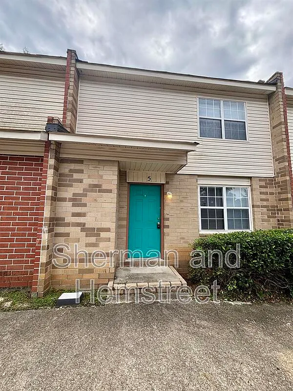 2 bed, 1.5 bath, 1056 sqft, $875 — Photo 1