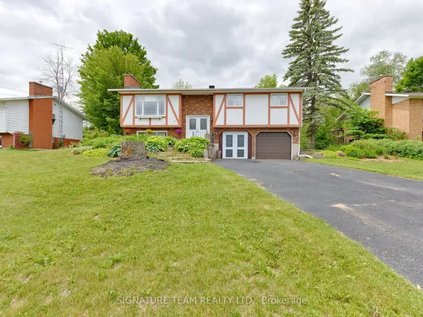 17 Ross St, Whitewater Region, ON K0J 1K0