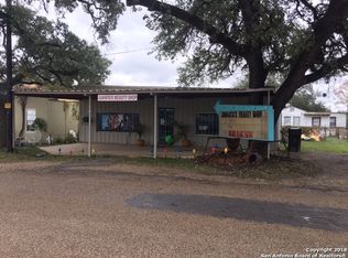 114 N Transportation Dr, Devine, TX 78016