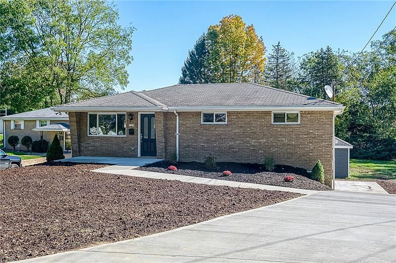 1st image of 224 Fairlawn Dr