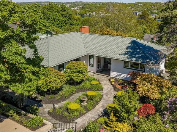 15 Lakeview Ave, Dartmouth, NS B3A 3S8