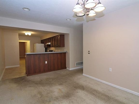 3rd image of 901 Cutler Ln