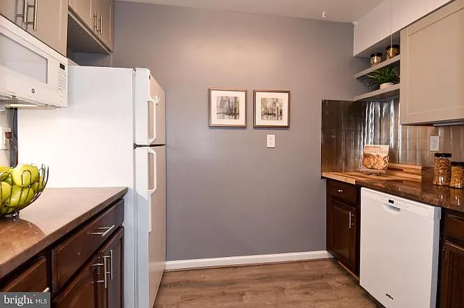 54 G St SW #B — Photo 5