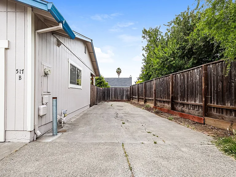 517 Debbie Dr — Photo 19