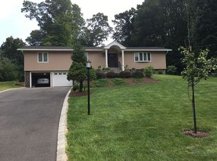 97 Woodhaven Dr, Trumbull, CT 06611
