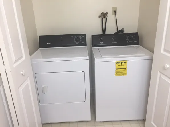 60 Sunrise Cir, Newington, CT 06111