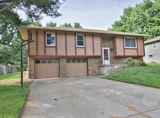 404 SW Killarney Ln, Blue Springs, MO 64014