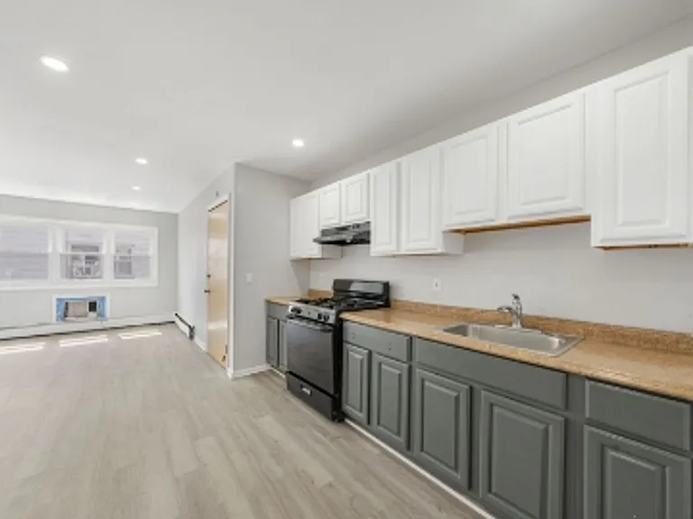 1213 Roselle St — Photo 5