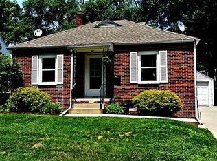 132 Kenmore St NE, Cedar Rapids, IA 52402