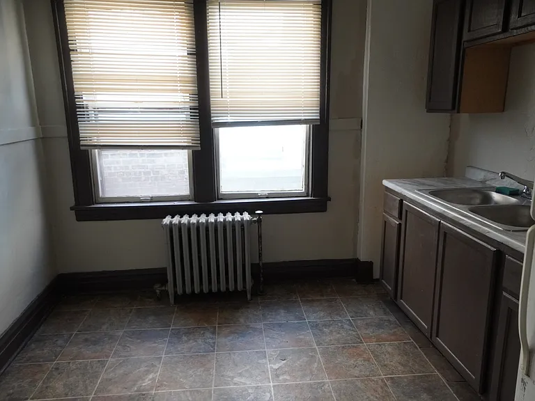 130 E 13th Ave #6 — Photo 3
