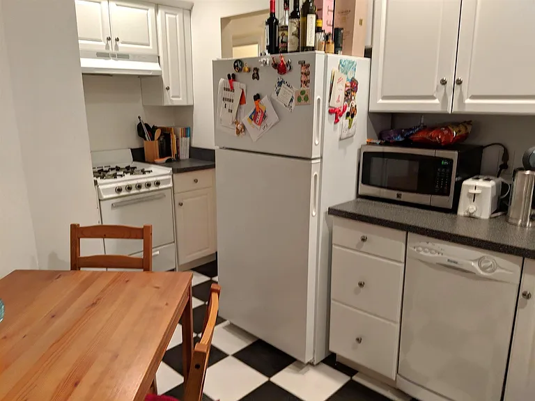 331 Harvard St #3 — Photo 6