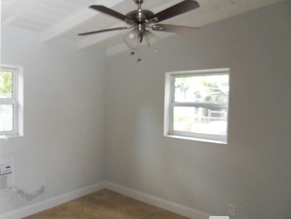 4th image of 706 NE 4th Ave