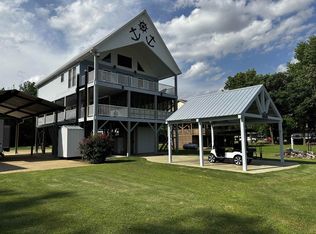 552 Catfish Ln, Crump, TN 38327