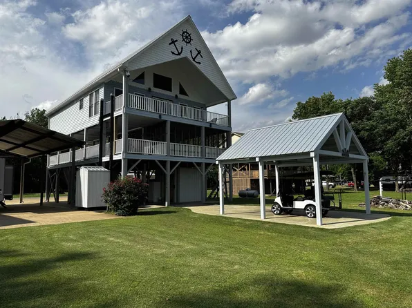 552 Catfish Ln, Crump, TN 38327