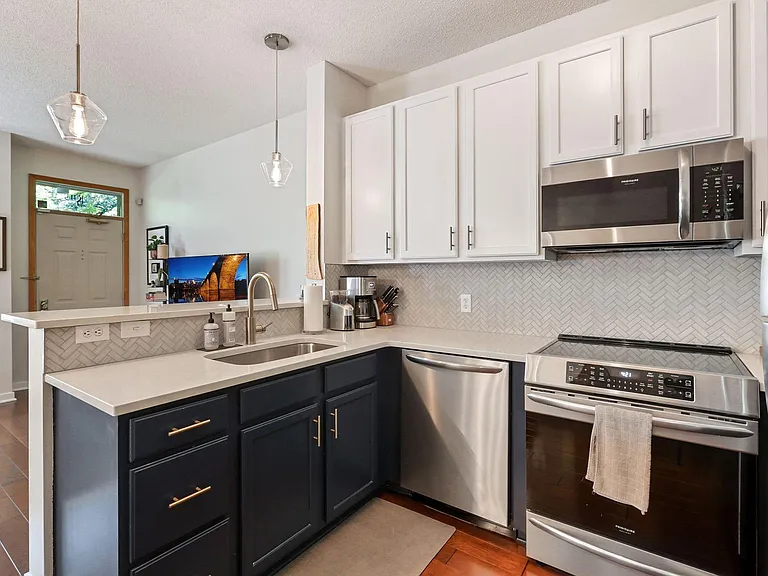 615 N 1st St #115 — Photo 3
