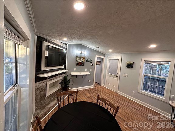 3rd image of 113 Highlander St