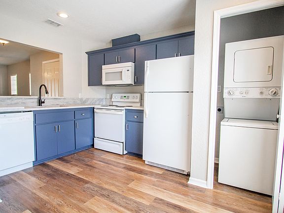 2nd image of 405 S Lake Ave #405