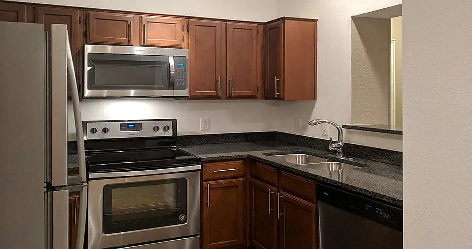 Tuscany Oaks Apartments — Photo 4