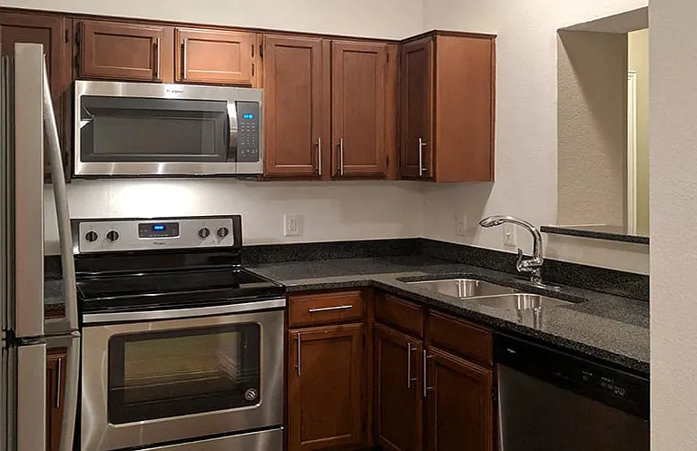 Tuscany Oaks Apartments — Photo 4