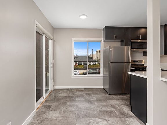 5th image of 1445 Essex St APT 5