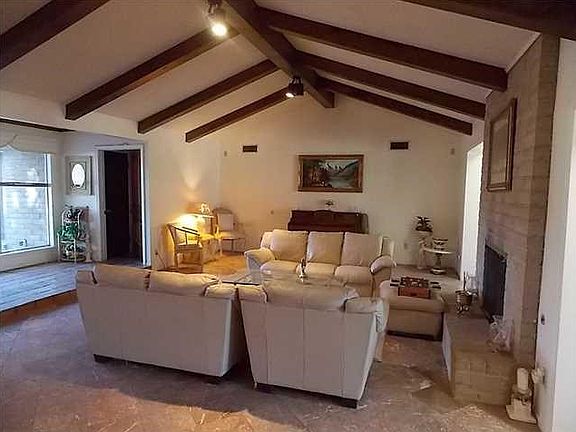 3rd image of 801 La Mancha Ct