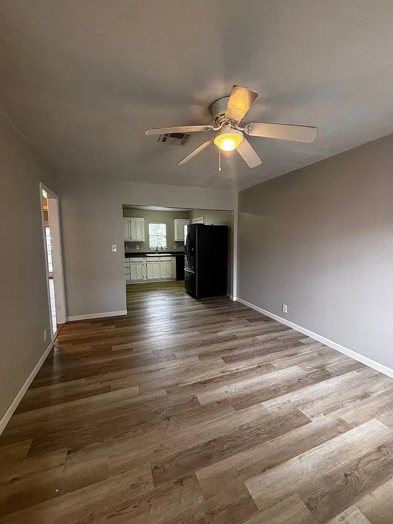 Beautifully renovated rental by TU! — Photo 2