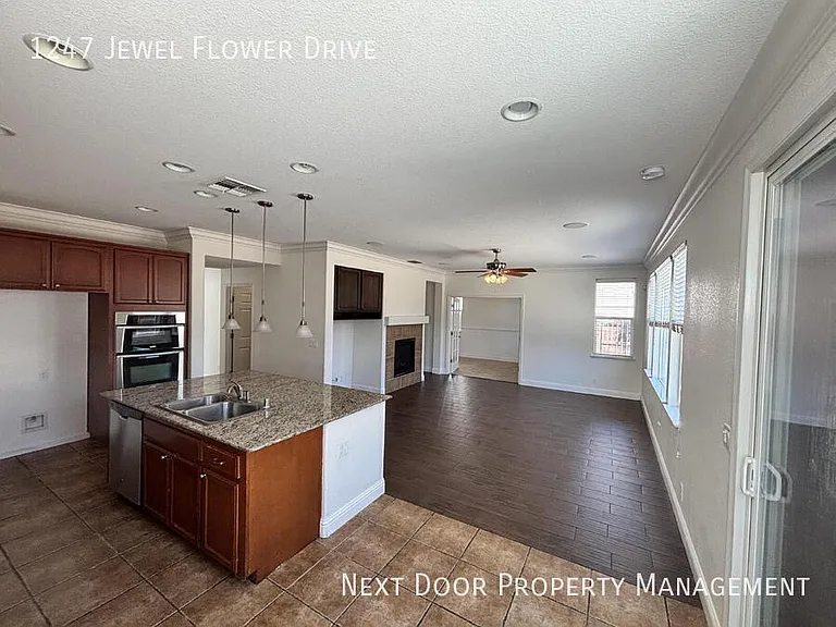 1247 Jewel Flower Dr — Photo 5