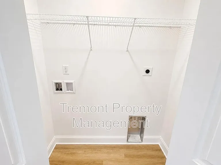 2708 E 21st St — Photo 6
