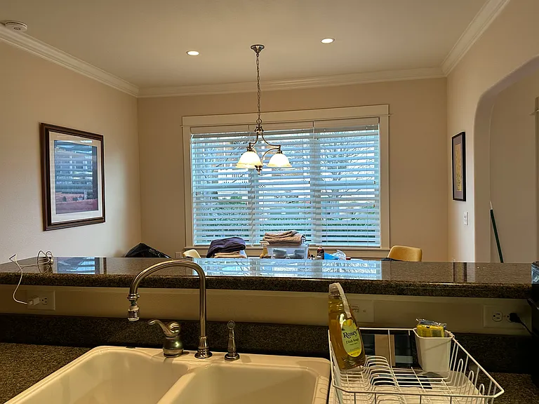 Fully equipped kitchen and dining room.