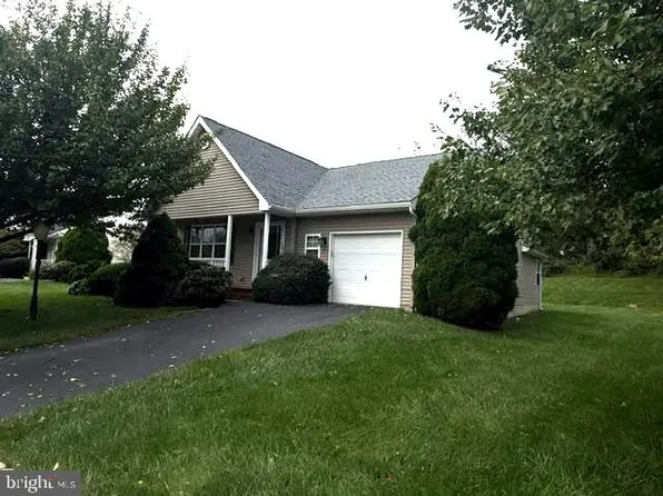 710 W Glenview Dr, West Grove, PA 19390
