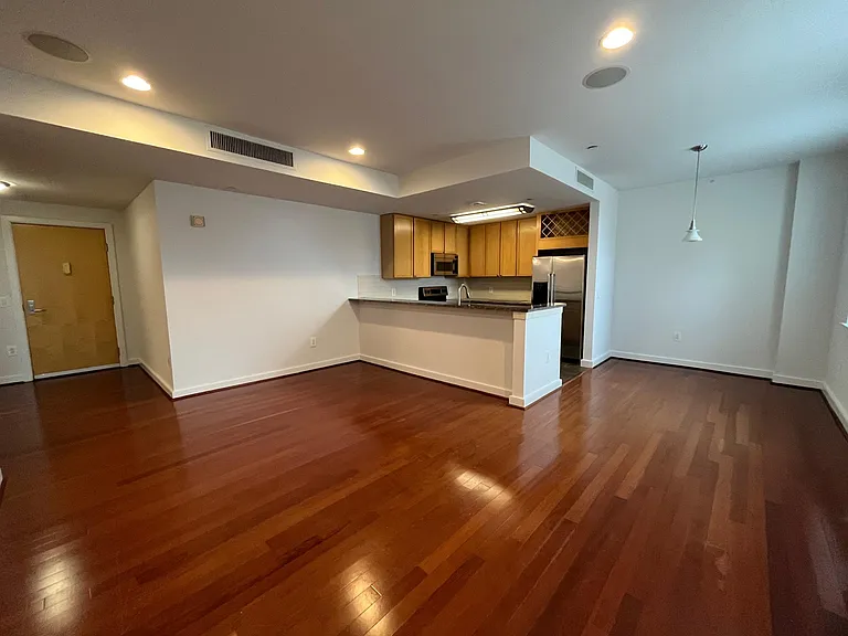 111 S 15th St #2104 — Photo 4