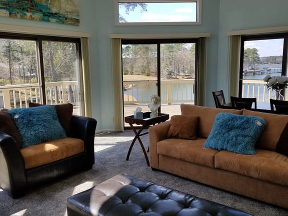3rd image of 311 Cross Wind Dr