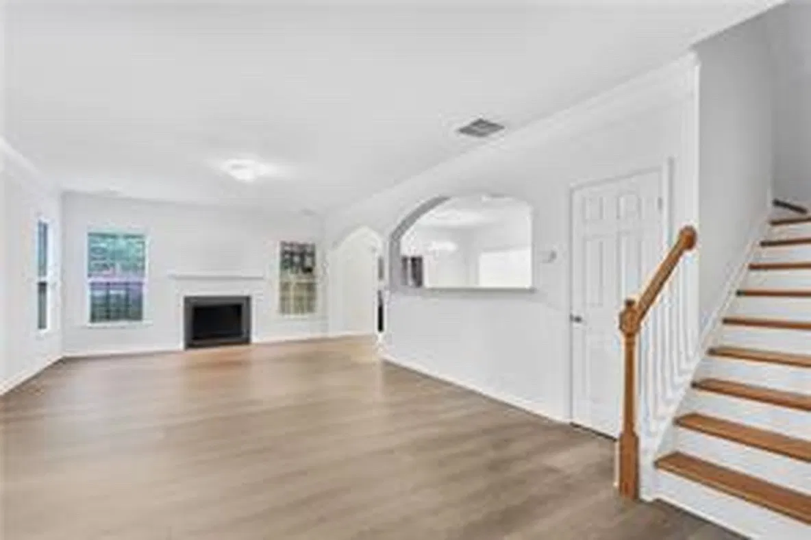 4 bed, 2100 sqft, $2,800 — Photo 2