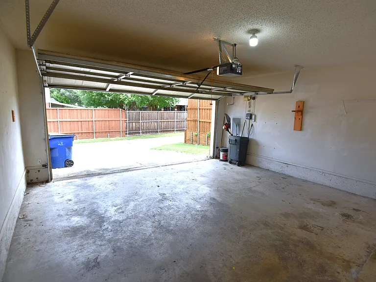 9700 Summer Dr — Photo 21