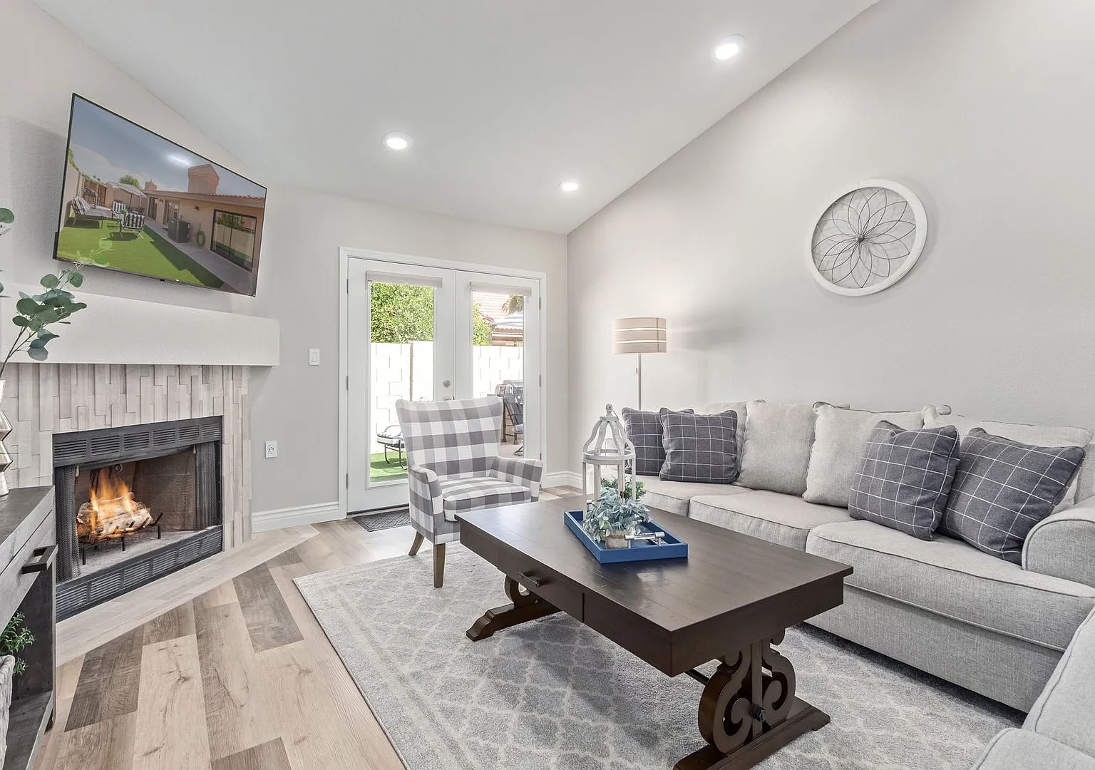 Mesa 2 Bed/ 2 Bath Fully Furnished Townhome — Photo 4