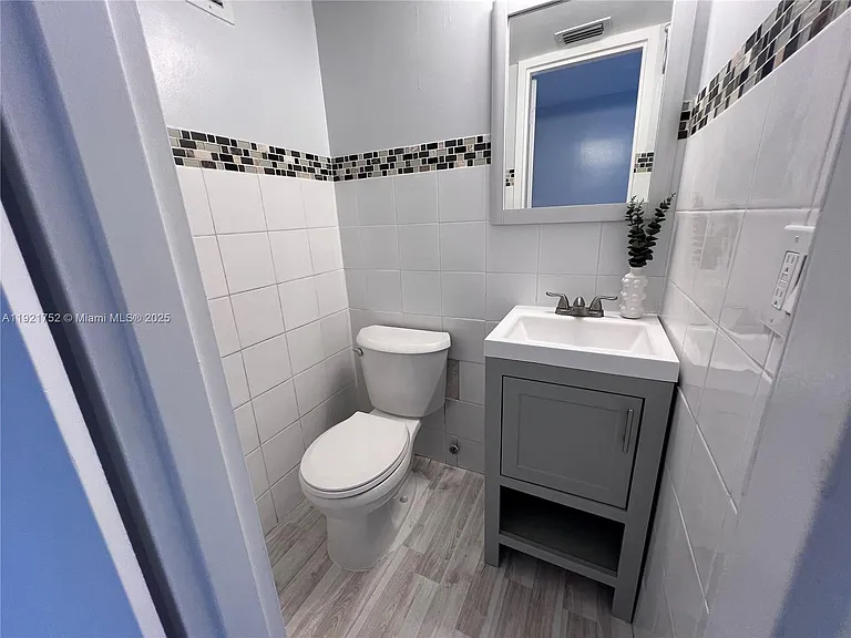 3660 NE 166th St #505 — Photo 19