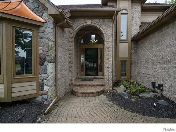 3rd image of 325 Nairn Cir