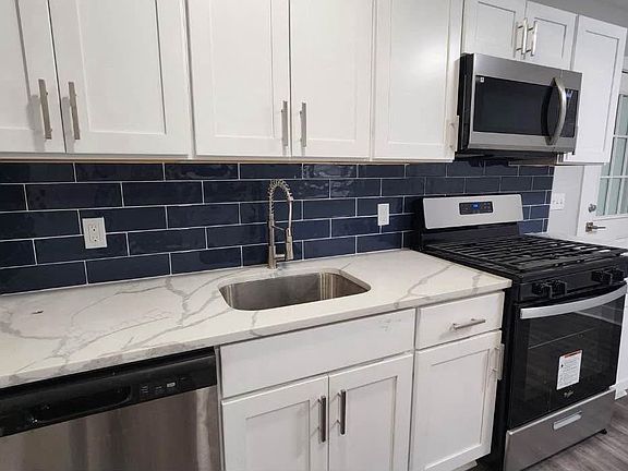 4th image of 225 Cooper Pl