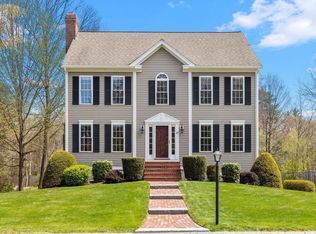 27 Quaker Ln, Seabrook, NH 03874