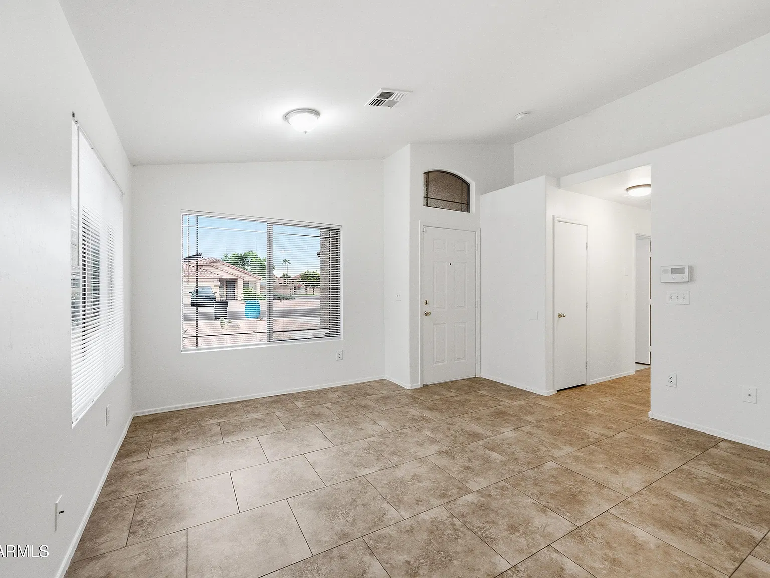 3 bed, 2.0 bath, 1192 sqft, $2,100 — Photo 4