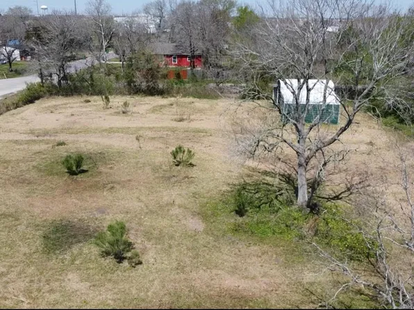 400 Holman St, La Marque, TX 77568