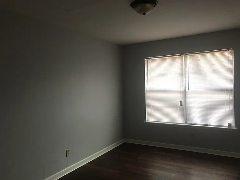 303 Drake Blvd — Photo 8