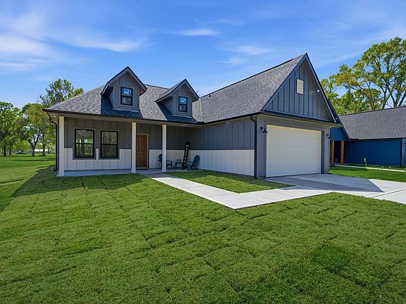 4th image of 612 Austin St