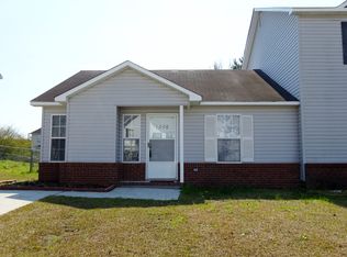 1076 W Pueblo Dr, Jacksonville, NC 28546