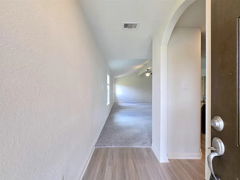380 Stone Gage Dr — Photo 2