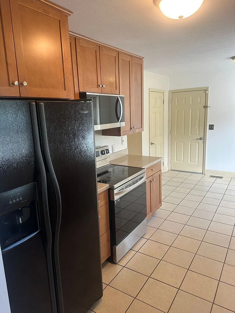 Beautiful 4 bedroom property in West Lafayette with a fenced in back yard!! — Photo 3