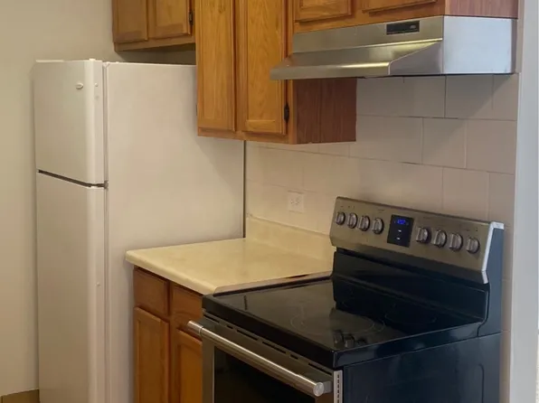 1011 Grand Ave #14, Waukegan, IL 60085