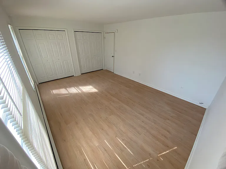 335 E Walnut St — Photo 12