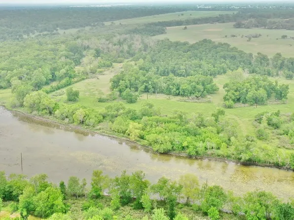 8982 San Antonio River Rd, Victoria, TX 77905