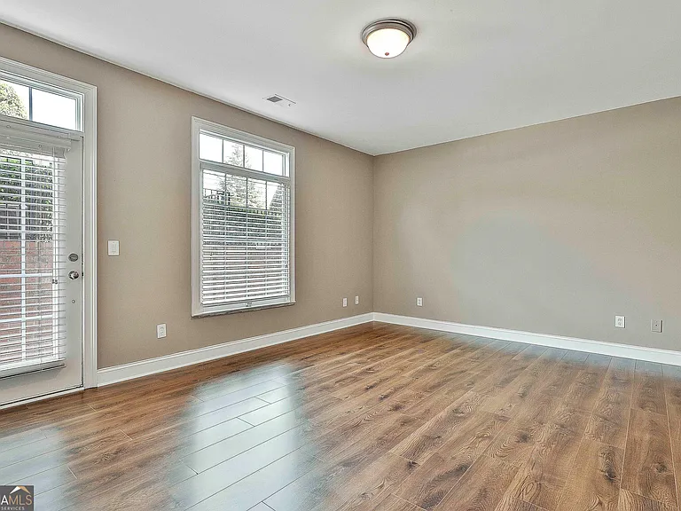 803 Lexington Vlg — Photo 31